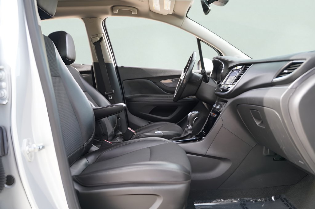Used 2022 Buick Encore Preferred w/ Safety Package FWD image 22