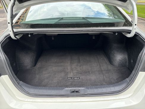 Used 2025 Nissan Altima 2.5 SV FWD image 25