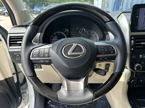 Used 2023 Lexus GX 460 Premium w/ Accessory Package AWD/4WD image 11