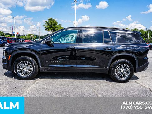 Used 2025 Chevrolet Traverse LT FWD image 9