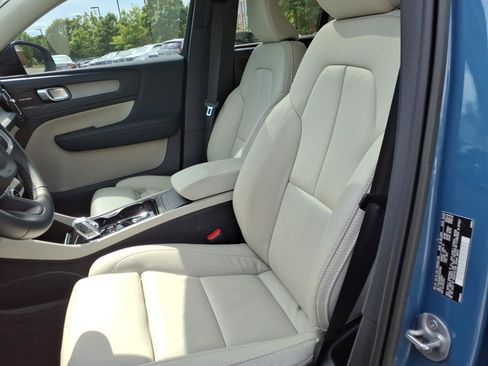 Certified 2023 Volvo XC40 B4 Ultimate FWD image 19