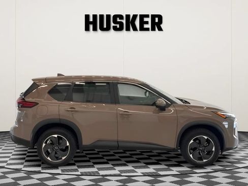 Used 2025 Nissan Rogue SV AWD/4WD image 21