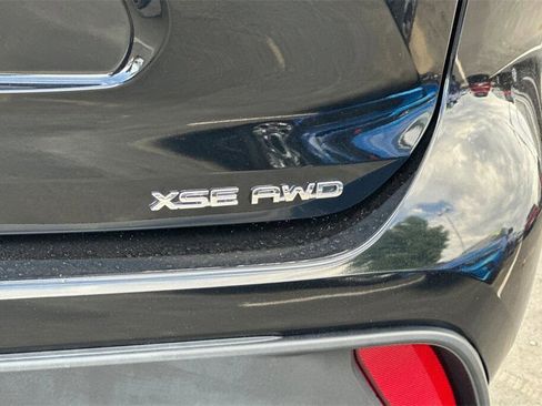 Used 2021 Toyota Highlander XSE image 27