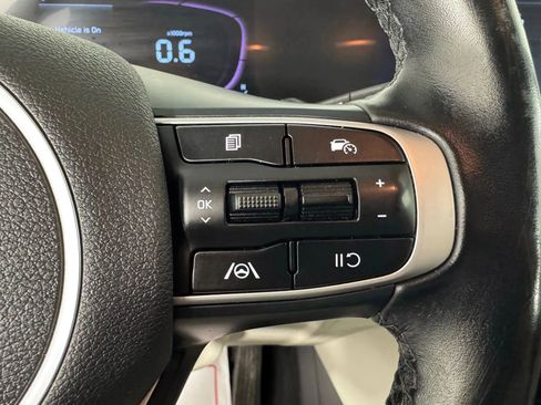 Used 2023 Kia Sportage EX AWD/4WD image 16
