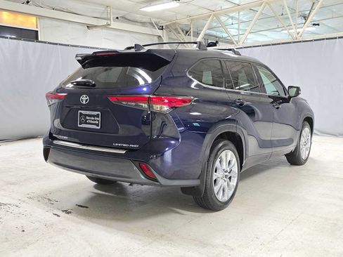 Used 2022 Toyota Highlander Limited AWD/4WD image 4