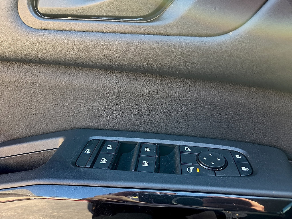 Used 2026 Nissan Pathfinder SV FWD image 16