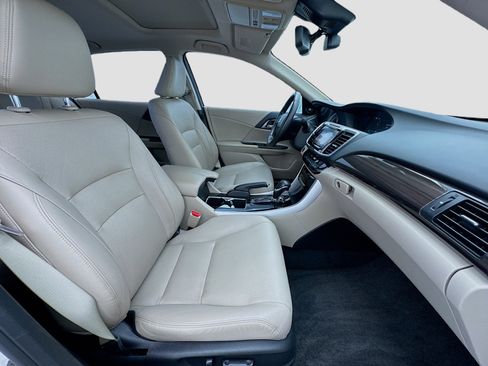Used 2017 Honda Accord Touring image 20