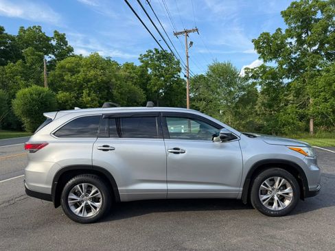 Used 2015 Toyota Highlander XLE AWD/4WD image 7