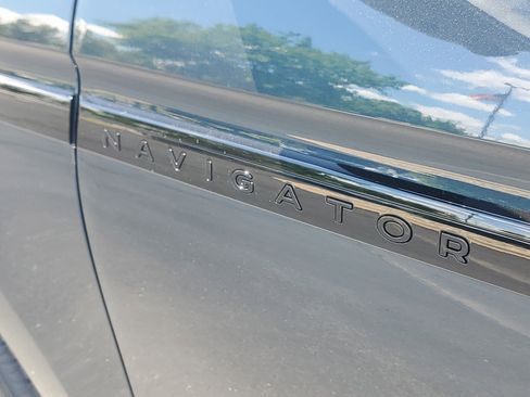 New 2026 Lincoln Navigator L Reserve w/ Jet Appearance Package AWD/4WD image 7