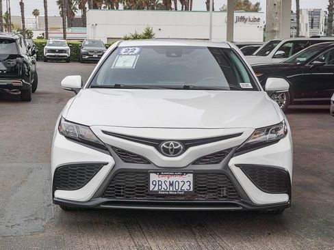 Used 2022 Toyota Camry SE w/ Carpet Mat Package (TMS) FWD image 2