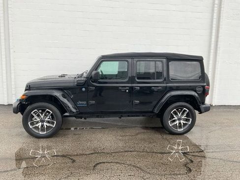 Used 2024 Jeep Wrangler Unlimited w/ Convenience Group AWD/4WD image 32