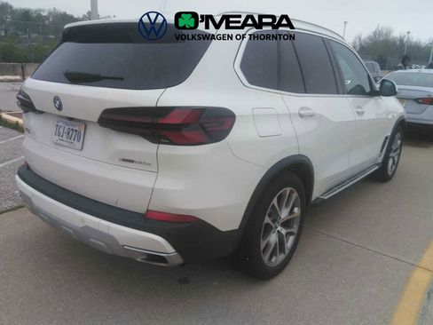 Used 2025 BMW X5 xDrive50e image 3