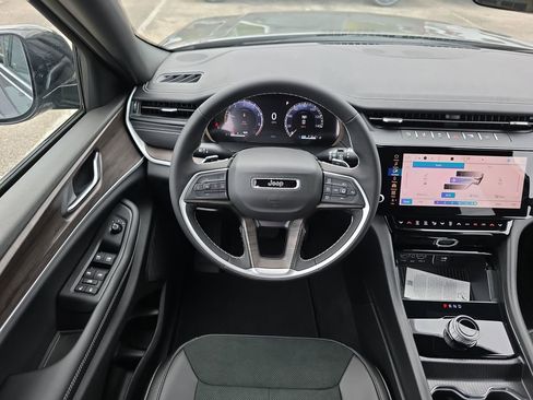 New 2026 Jeep Grand Cherokee L 2WD image 15