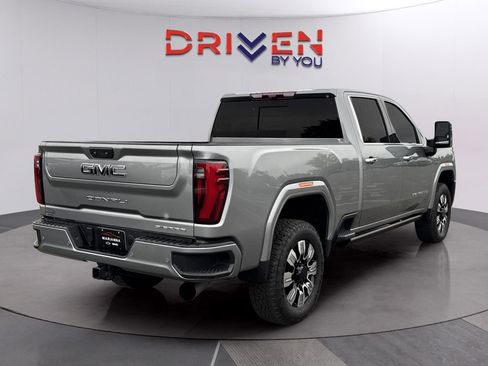 Used 2024 GMC Sierra 3500 Denali Ultimate AWD/4WD image 5
