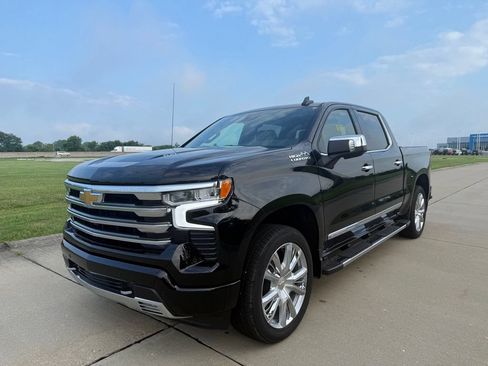Used 2026 Chevrolet Silverado 1500 High Country w/ High Country Premium Package AWD/4WD image 8