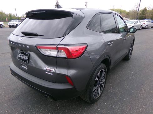 Used 2022 Ford Escape SE w/ SE Sport Appearance Package AWD/4WD image 3
