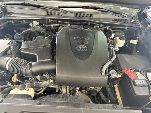 Certified 2021 Toyota Tacoma SR5 AWD/4WD image 26