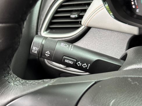 Used 2022 Chevrolet Trax LT w/ LT Convenience Package image 20