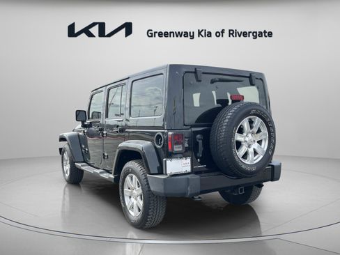 Used 2018 Jeep Wrangler Unlimited Sahara w/ Dual Top Group image 4