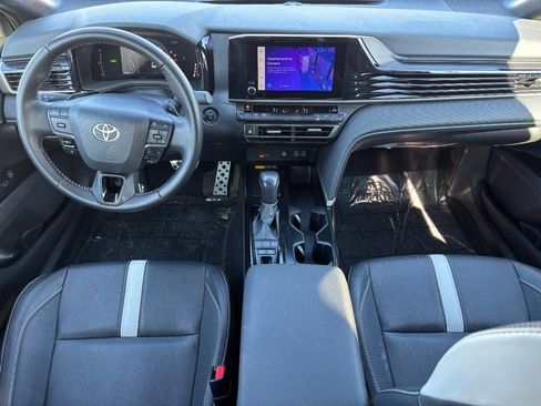 Used 2025 Toyota Camry SE image 11