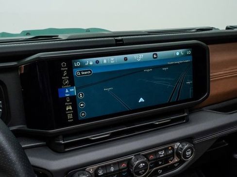 Used 2025 Jeep Wrangler Unlimited Rubicon w/ Technology Group image 74