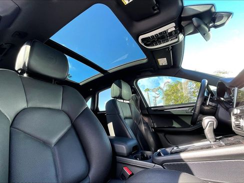 Used 2024 Porsche Macan image 22