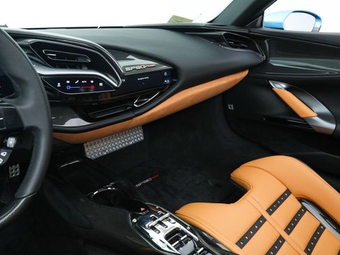 Used 2024 Ferrari SF90 Spider image 33