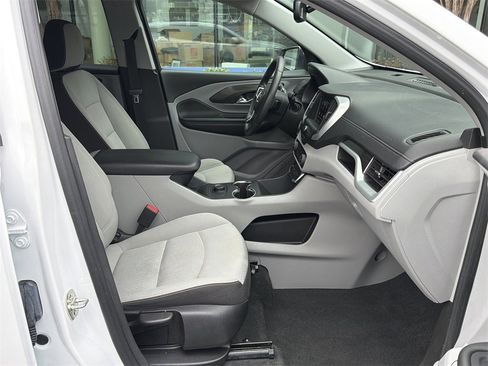 Used 2024 GMC Terrain SLE image 13