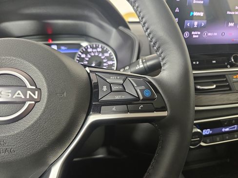Used 2023 Nissan Altima 2.5 SL AWD/4WD image 16