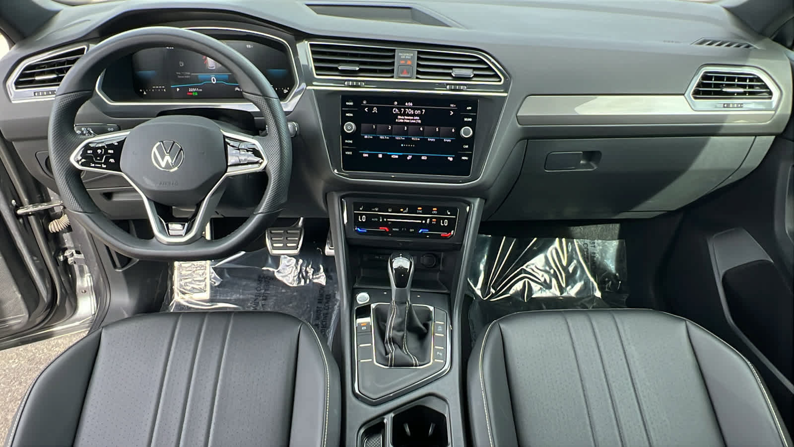 Certified 2023 Volkswagen Tiguan SE R-Line FWD image 26