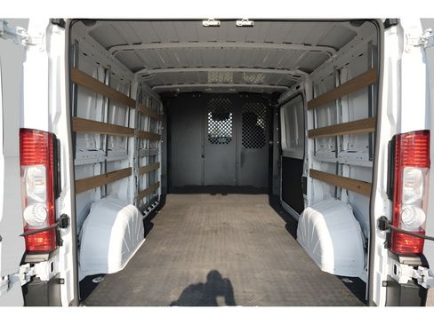 Used 2025 RAM ProMaster 2500 w/ U-Haul Equipment Group FWD image 11