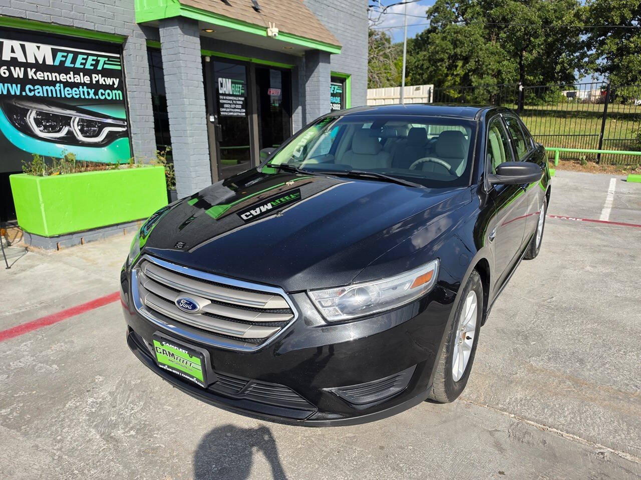 Used 2013 Ford Taurus SE FWD image 4