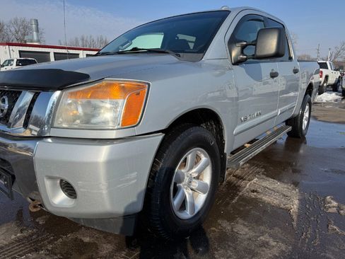 Used 2015 Nissan Titan SV image 9