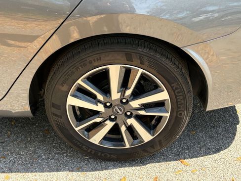 Used 2025 Nissan Versa SV image 25