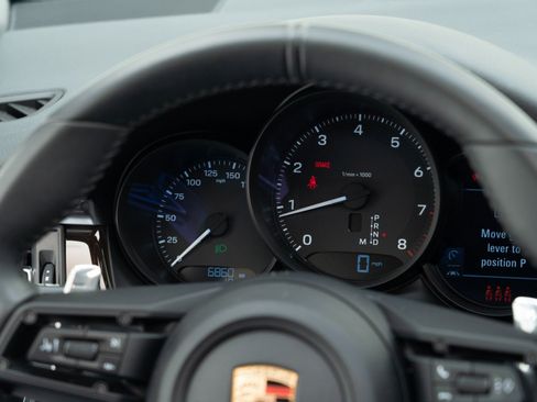 Certified 2025 Porsche Macan image 19