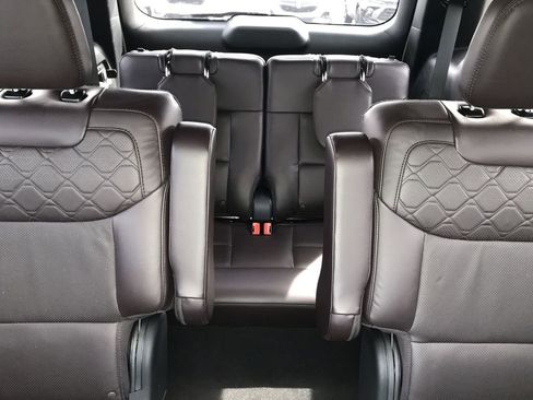 Used 2025 Ford Explorer Platinum w/ Ultimate Package image 24