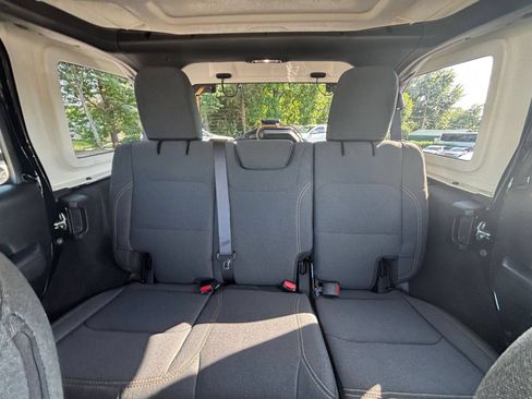 Used 2025 Jeep Wrangler Unlimited Sport AWD/4WD image 37