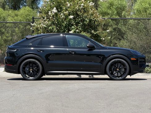 Certified 2024 Porsche Cayenne Turbo GT AWD/4WD image 8