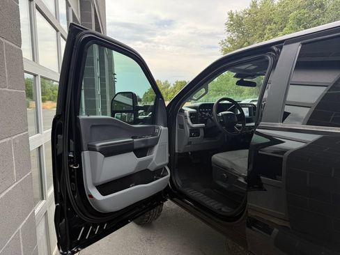 Used 2023 Ford F350 XL w/ STX Appearance Package AWD/4WD image 17