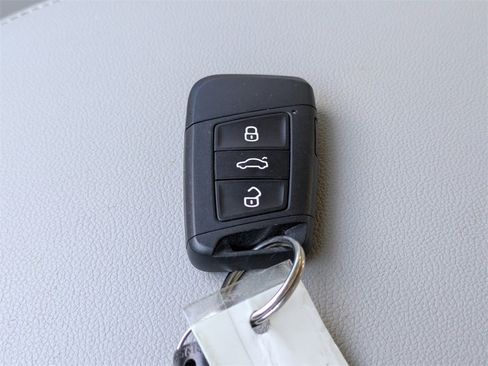 Used 2022 Volkswagen Atlas SE image 43