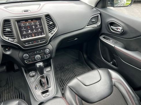 Used 2023 Jeep Cherokee Trailhawk AWD/4WD image 33