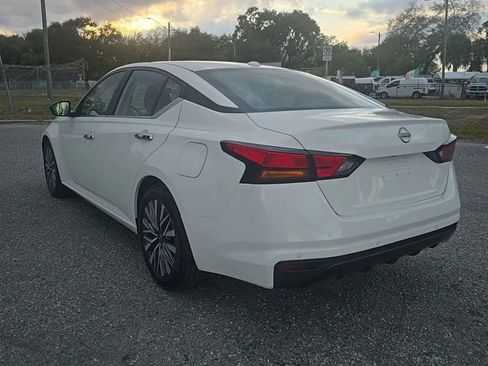Used 2025 Nissan Altima 2.5 SV image 4