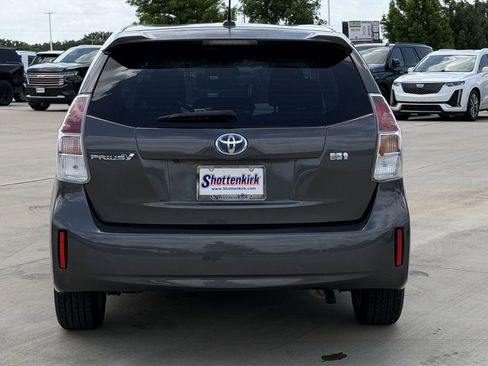 Used 2017 Toyota Prius V Three FWD image 5