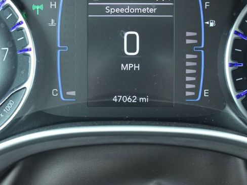 Used 2017 Chrysler Pacifica Touring-L w/ Tire & Wheel Group FWD image 29