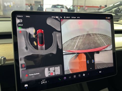 Used 2023 Tesla Model 3 Standard Range image 19