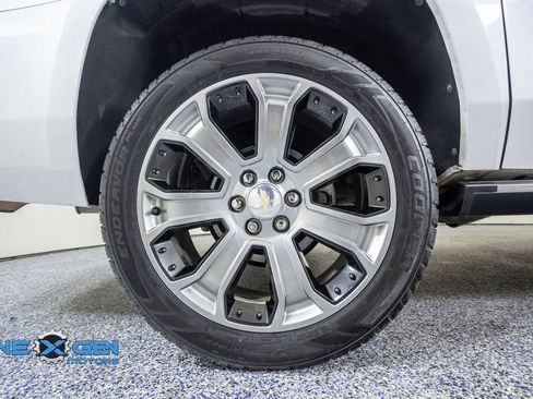 Used 2019 Chevrolet Suburban Premier AWD/4WD image 48
