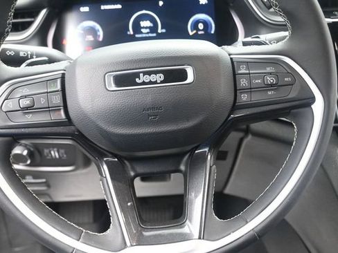 Used 2023 Jeep Grand Cherokee L Laredo w/ Luxury Tech Group I AWD/4WD image 14