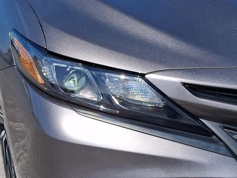 Used 2024 Toyota Camry SE FWD image 9