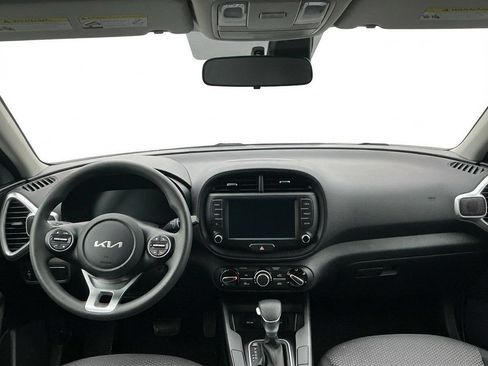 Used 2025 Kia Soul LX w/ LX Technology Package FWD image 11