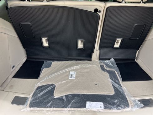 Used 2024 Cadillac Escalade Premium Luxury Platinum w/ LPO, Floor Liner Package AWD/4WD image 32